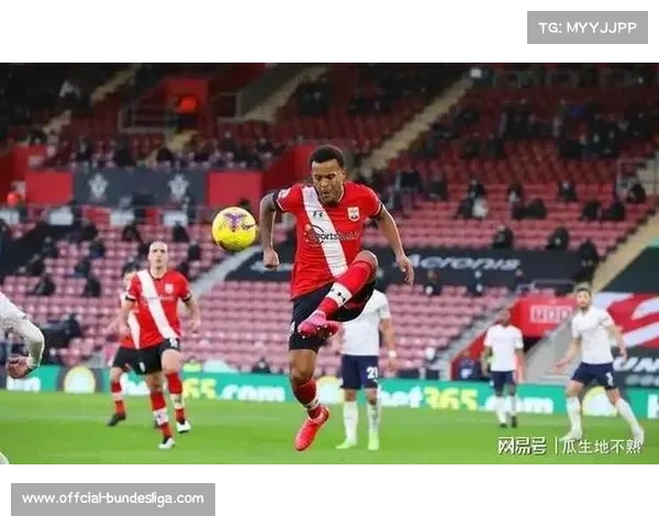 消息:莱斯特城对阵南安普顿,上半场两队共产生4次绝佳得分机会